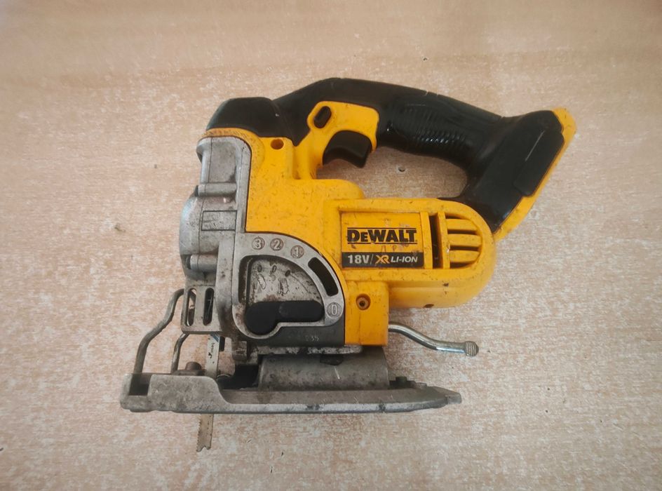 fierastrau pendular dewalt 18v dcs331