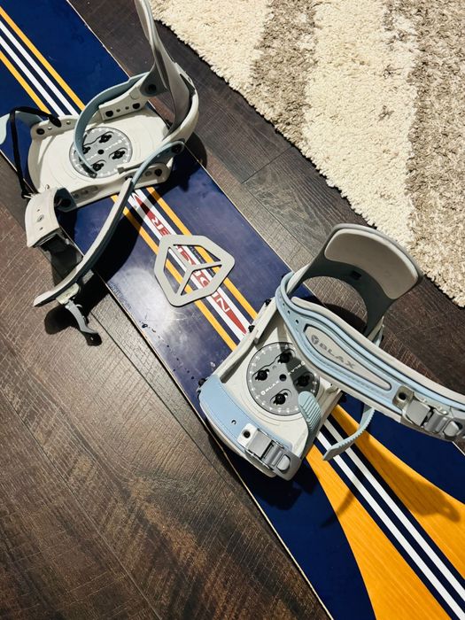 Vand placa snowboard cu legaturi si boots