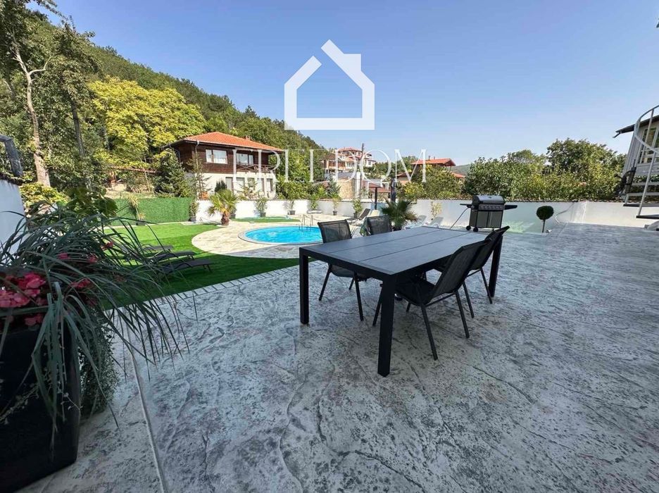 Продава се Хотел в Балчик - 650 кв.м за 392 €/кв.м - Снимка #3