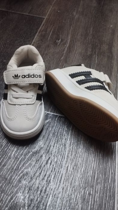 Продам кроссовки детские