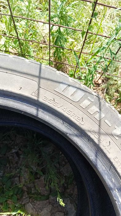 Продам шины 255/45R20