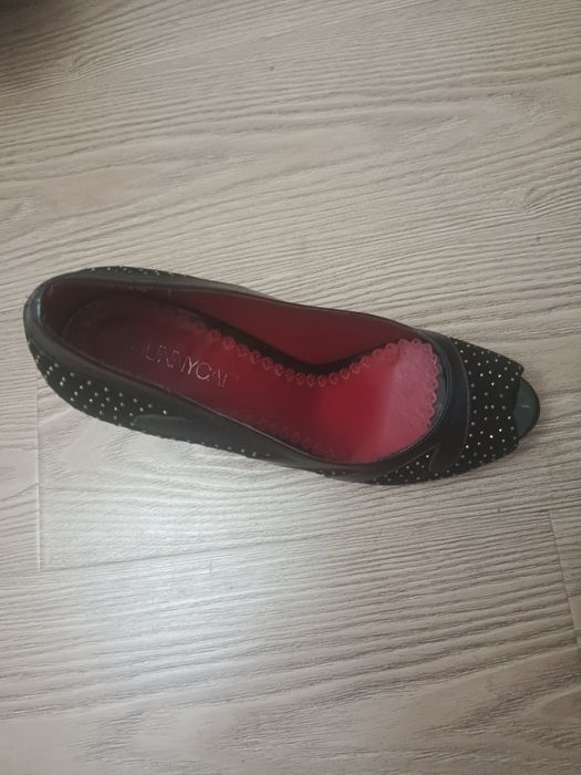 Продам босоножки