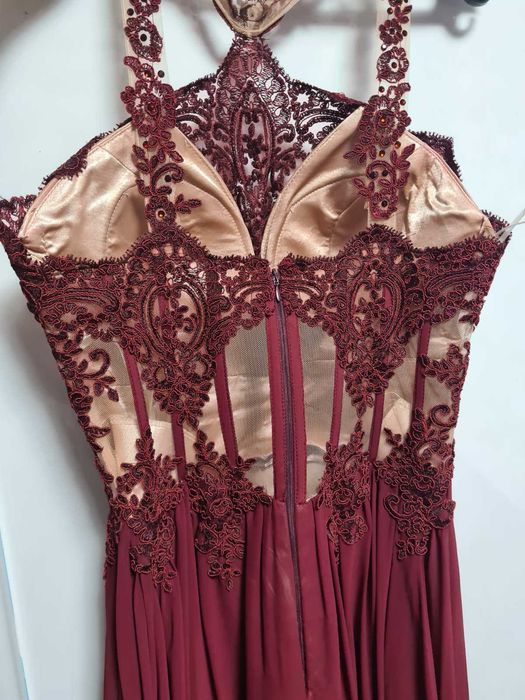 Бална рокля цвят бордо