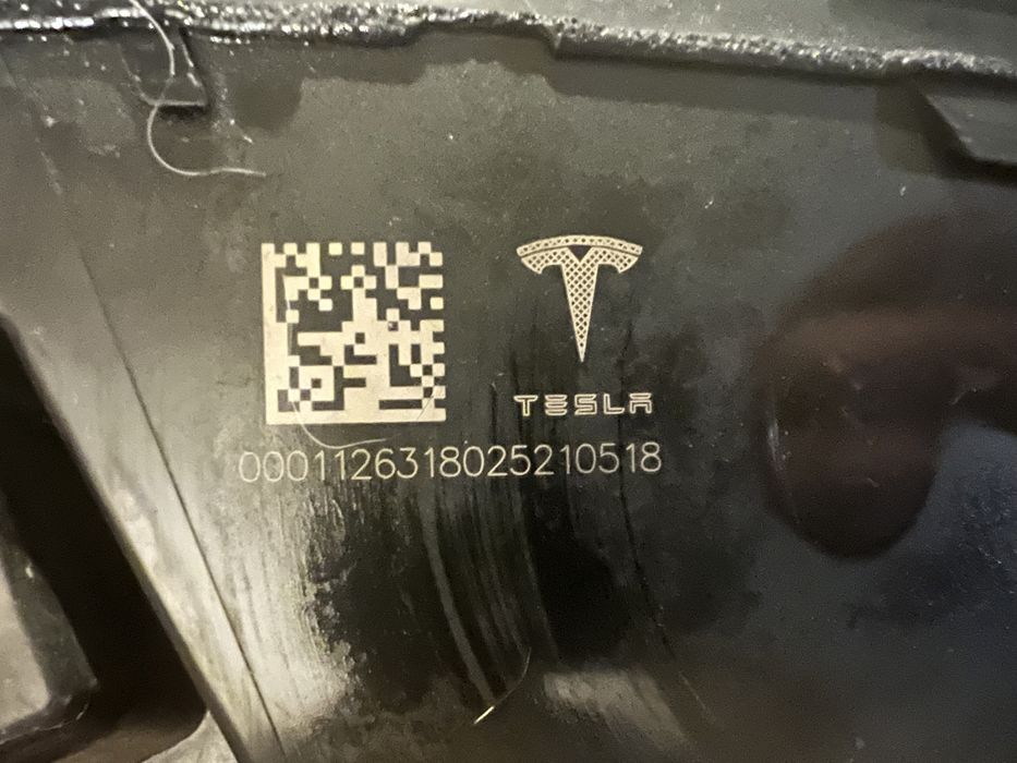 Продам левый фонарь tesla model 3/y