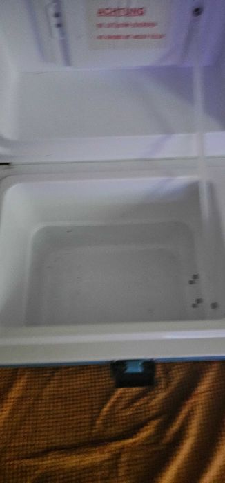 lada frigorifica la 12 v priza masinii