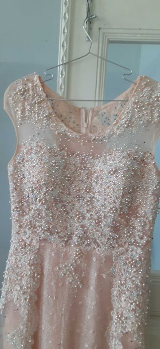 Продаётся веченое платье