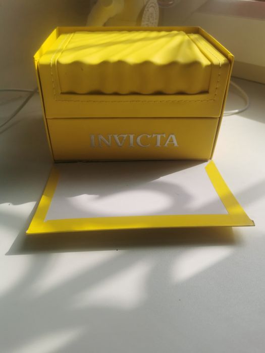 Срочно продам новые оригинальные часы Invicta