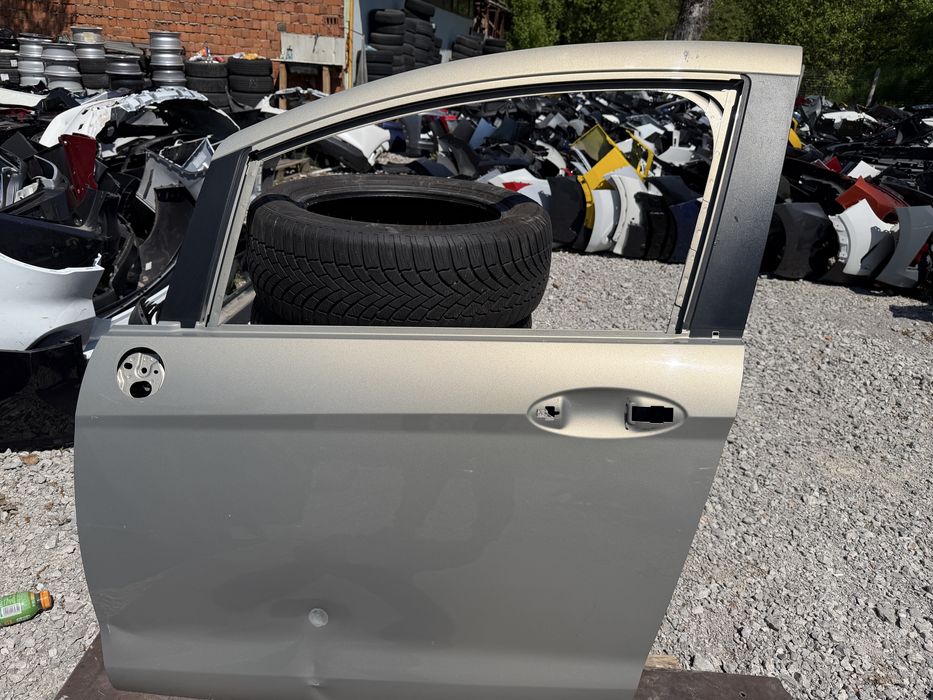 Врата Ford B-Max 2012 год.-
