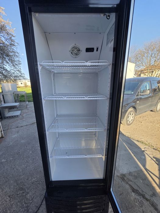 Немска хладилна витрина с лед осветление