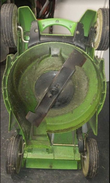 Лека акумулаторна косачка Viking MA339C (Stihl RMA339) за AP батерия