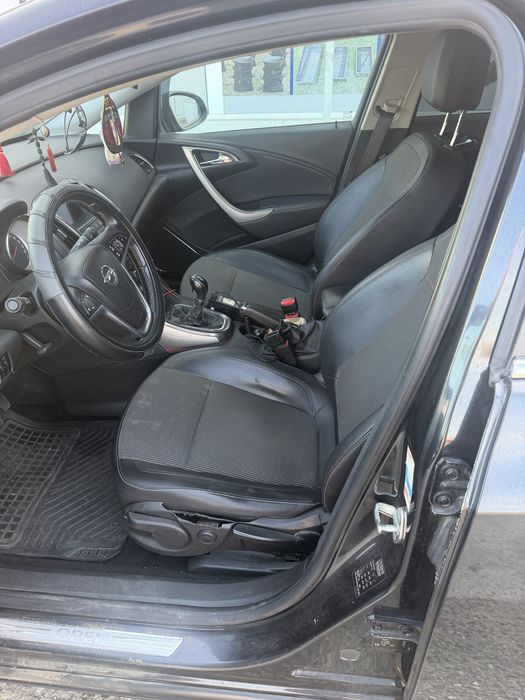 Opel astra j an 2012