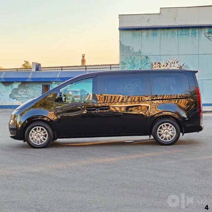 Hyundai Staria, 2025/2026, гибрид, в идеальном состоянии