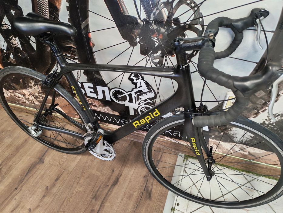 Шосеен карбонов велосипед