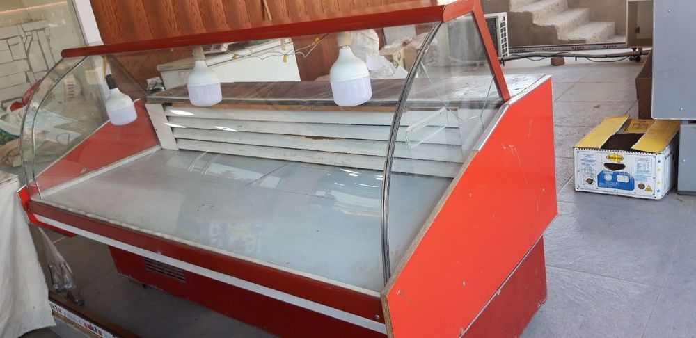 Продается витриний холодилник