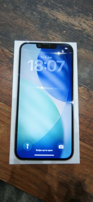 смартфон-iPhone 13