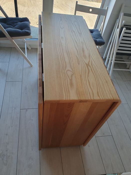 Masa extensibila cu magazie pentru scaune