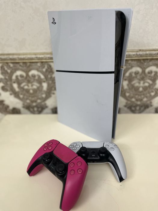 PS 5 slim.