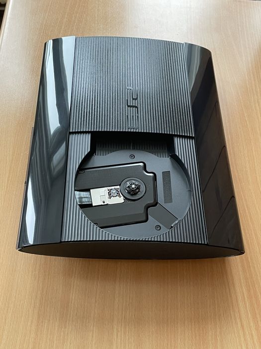 PlayStation 3, 500gb, foarte putine ore de functionare