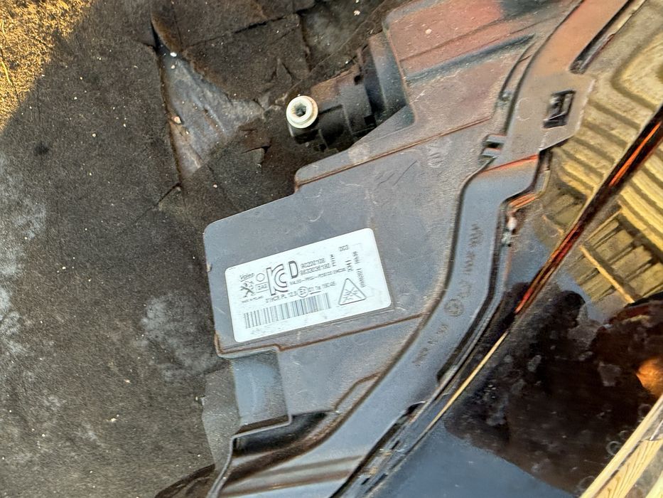 Фар десен Led technology PEUGEOT 208 лед 2021год оригинален перфектен