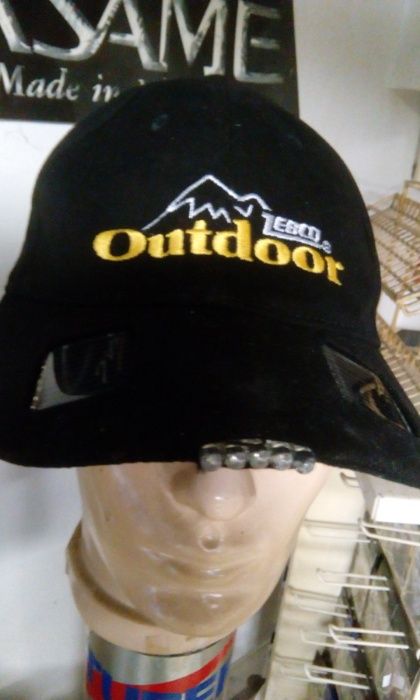 Шапка ZEBCO с интегриран LED челник и соларно захранване