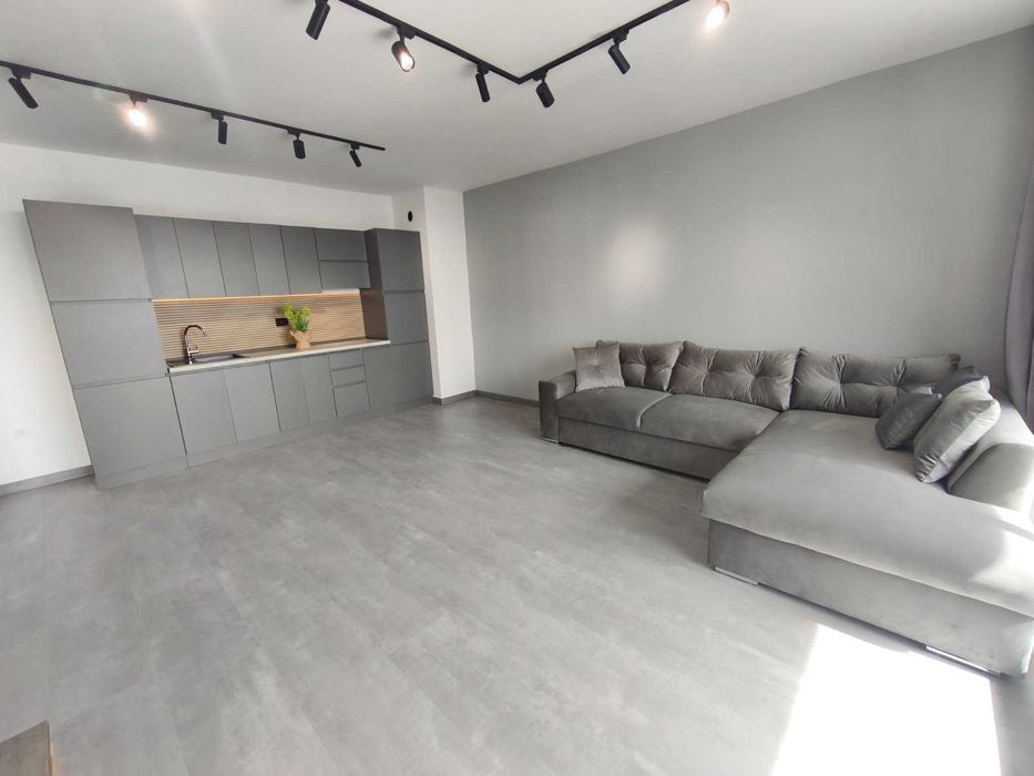 Двустаен, изцяло южен апартамент с панорамна гледка към езерото