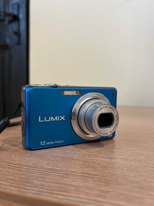Фотоапарат Panasonic 12 Mp с подаръци