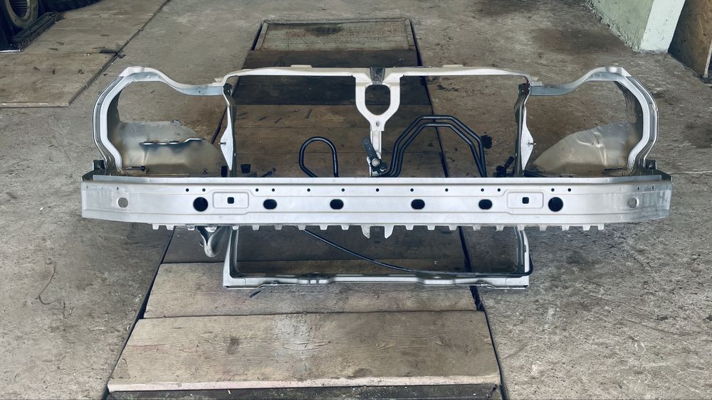 Продам телевизор на мерседес w219