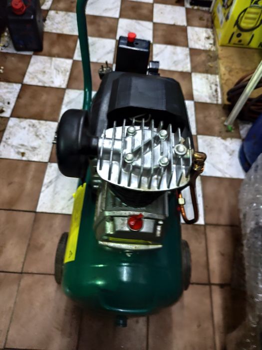 Продавам компресор 50 л. Верто с повреда