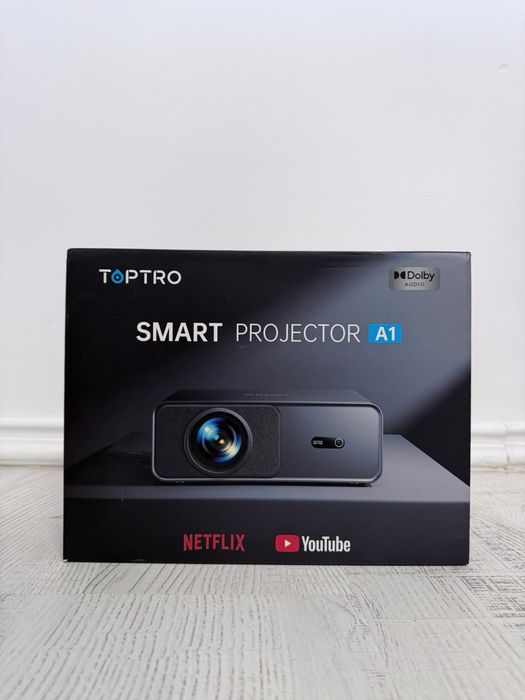 Videoproiector Smart TOPTRO A1, 1000 ANSI lumeni, Compatibil Netflix, 4K Suportat, WiFi 6, Bluetooth, Autofocus AI, Corectie Trapez, Dolby Audio 20W