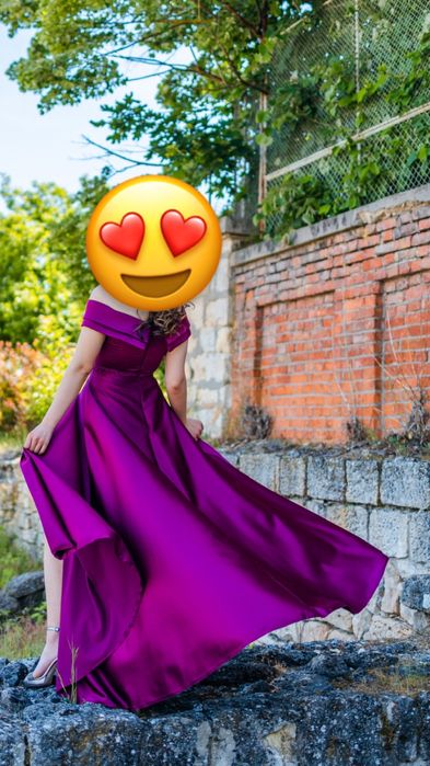 Официална рокля.