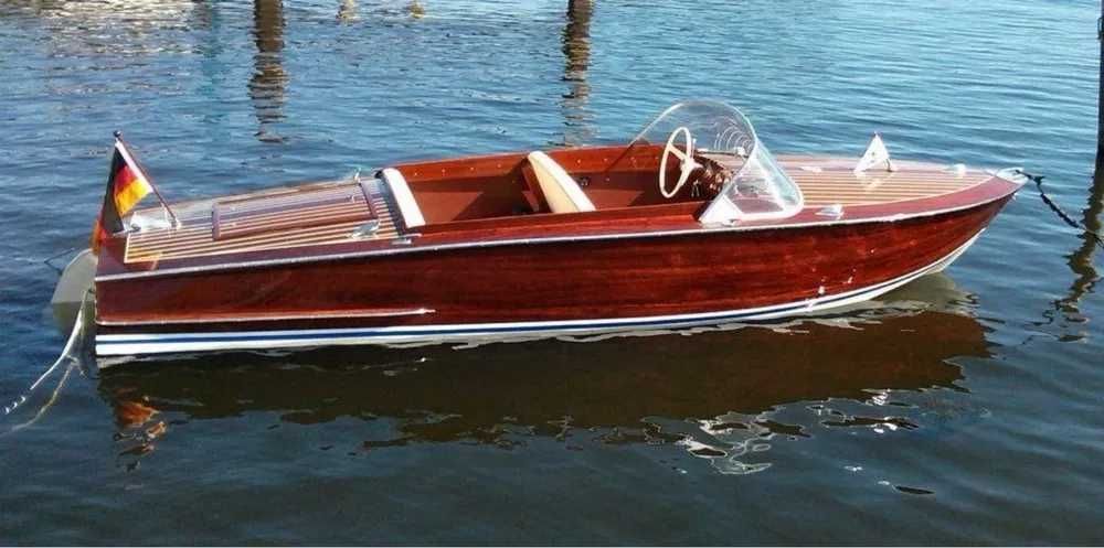 ретро лодка от махагон РИВА
