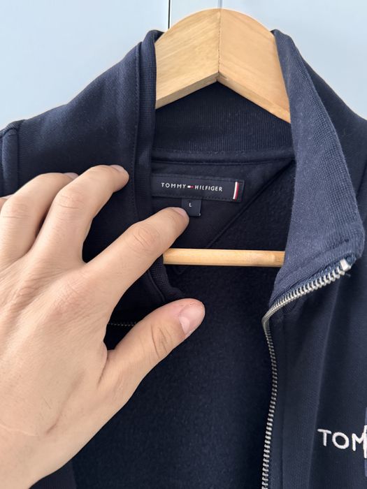 Pulover Tommy Hilfiger ( nu Zara, nu Ralph Lauren, nu Calvin Klein)