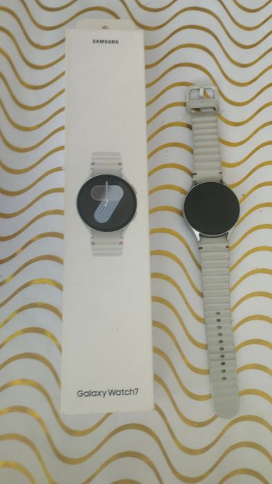 электронные часы: Samsung galaxy watch 7