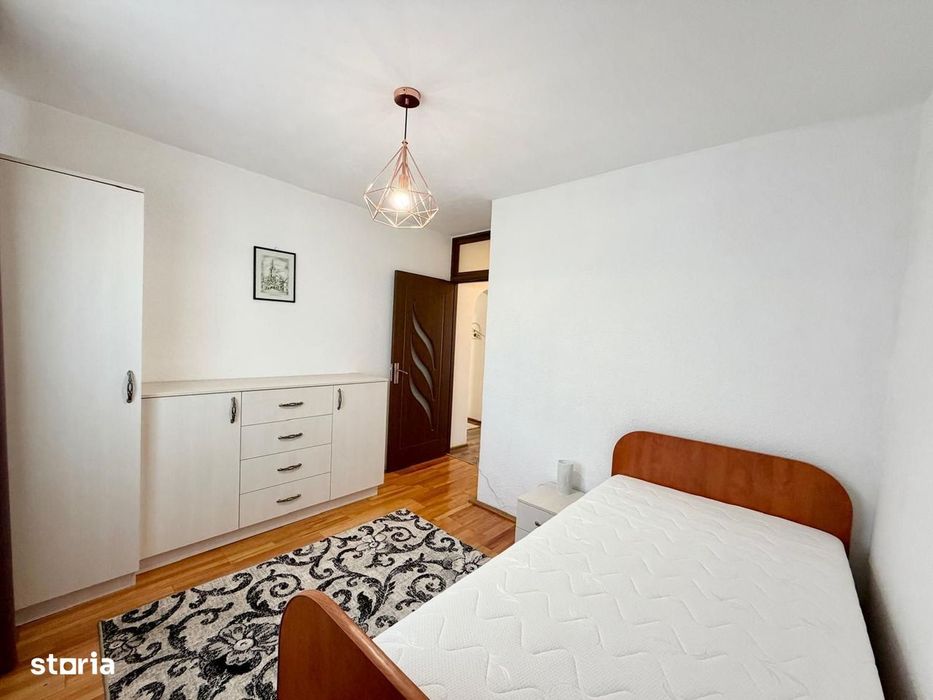 Apartament 4 camere de închiriat – 100 mp – 2 băi – zona Centrală