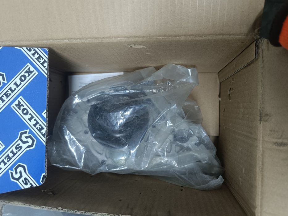 Помпа новая ауди 100с4. 2.8