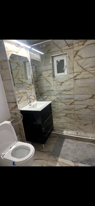 Inchiriez apartamnt 3 camere Craiovita