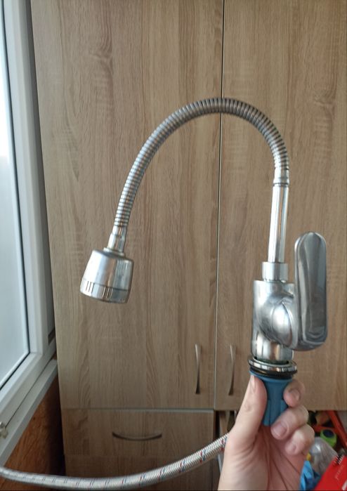 Продам смеситель на кухню