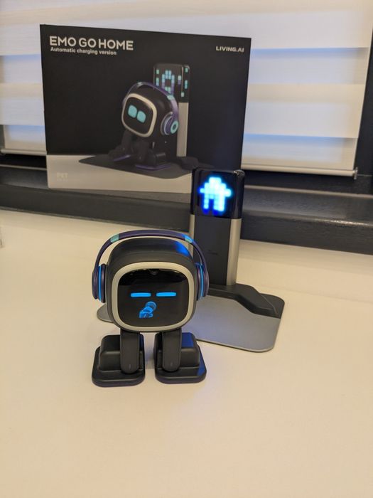 Robot interactiv EMO GO HOME Living AI
