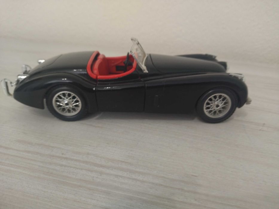Метална количка Jaguar XK120 -1/24 !!!