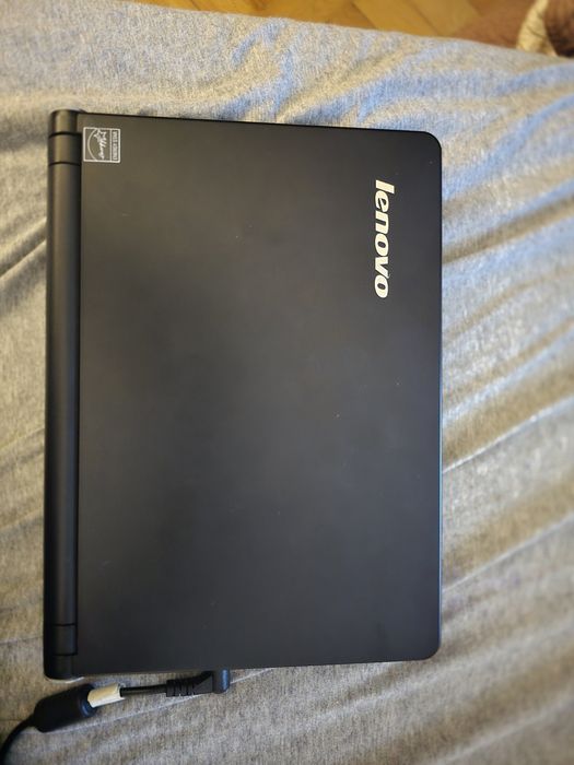 Netbook Lenovo IdeaPad S10e (Model 4068) + Încărcător + Geantă + Licență Windows XP