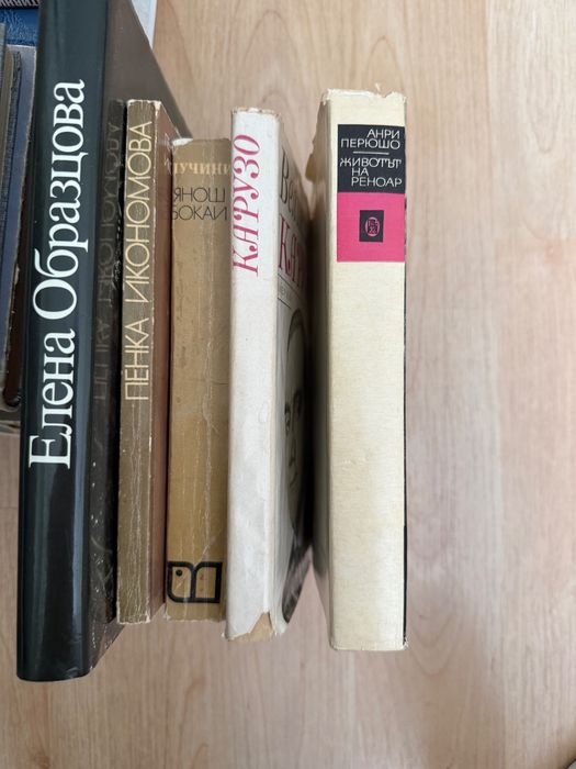 Продавам книги стари