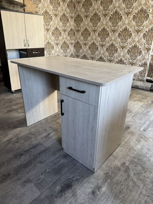 Стол 1  тумбовый