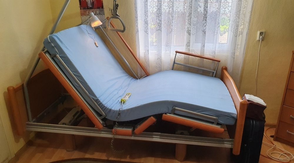 Pat medical electric, reglaj din telecomandă