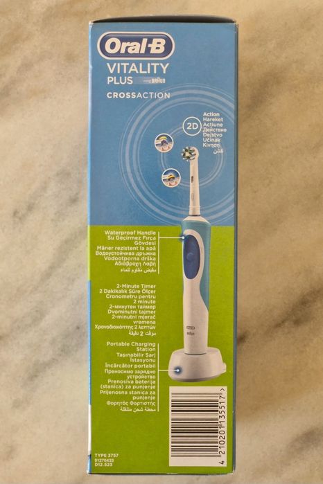 Електрическата четка за зъби Oral-B Vitality Plus CrossAction