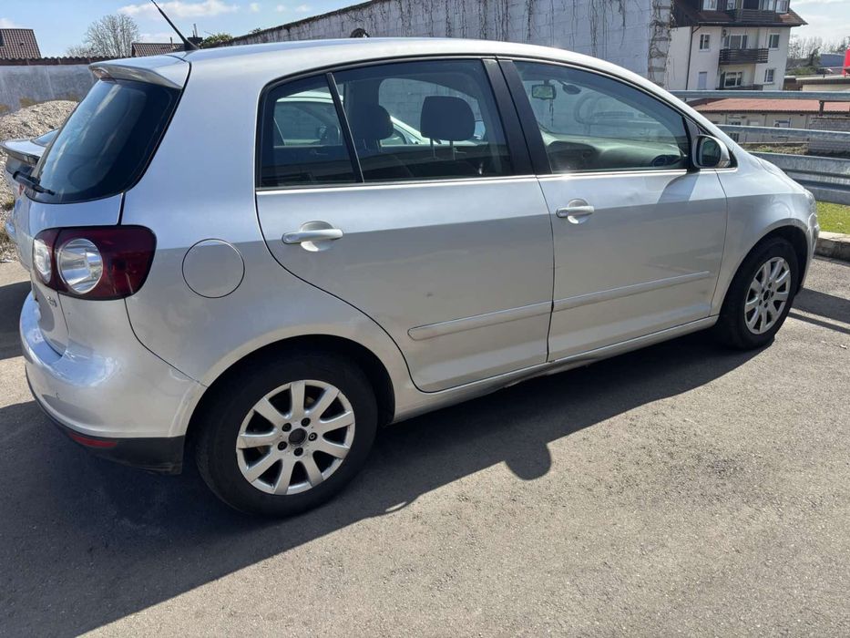 На части Vw Golf Plus 1.6i bse 2007год бензин ръчка