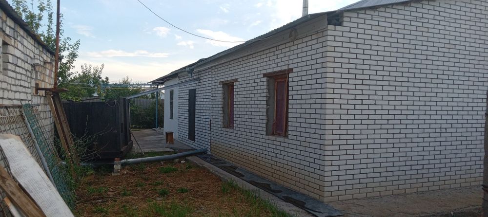 Продам жилой дом с пристройкой бани.