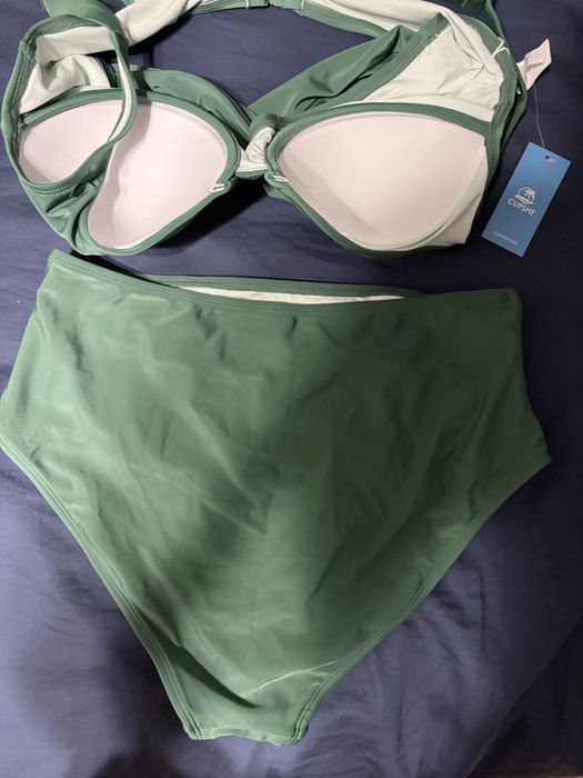 Costum de baie din doua piese Cupshe. L. Verde.