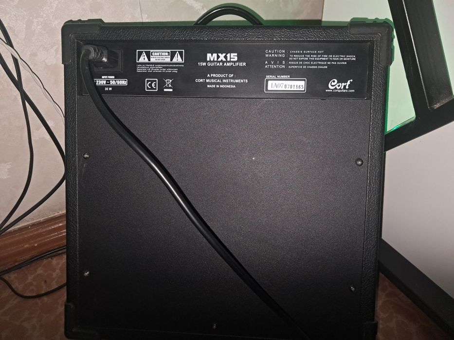 Продам комбоусилитель для электрогитары