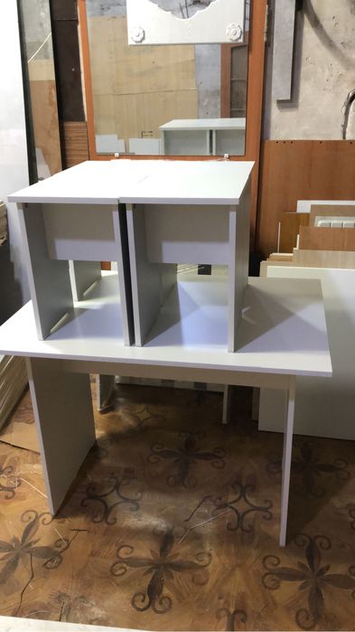 Продам новвй кухонные столы с табуретками