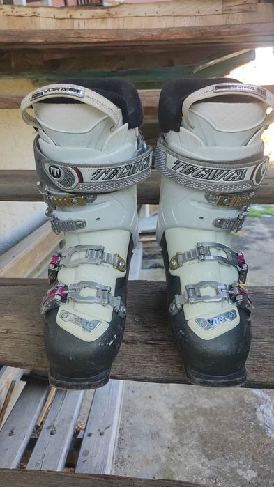 Дамско ски оборудване